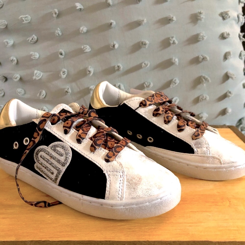 Girls shoes